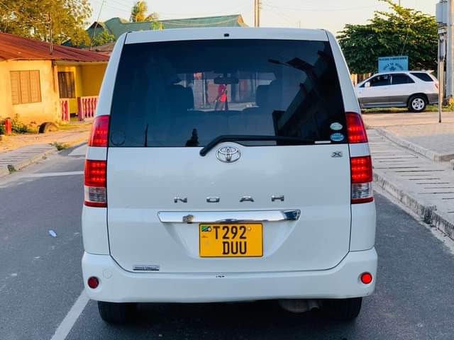 A picture of TOYOTA NOAH SHEP