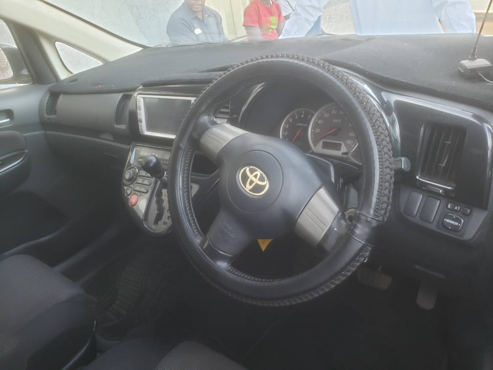 A picture of Toyota wish 2004 for sale