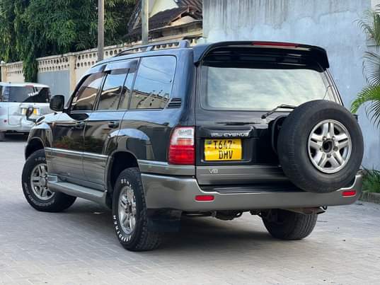 A picture of 2002 Toyota Cygnus
