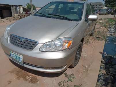 A picture of 04 05 corolla