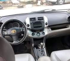 A picture of Toyota RAV4 08 V6plug less that a year used Flashed