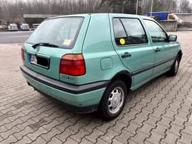 A picture of Direct Belgium golf 3 salon car... Comes with 1.8 engine