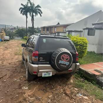 A picture of Rav 4 2005