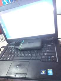 A picture of Raptop inauzwa aina ya dell kama mnavyoiona apo bado mpyaaa
