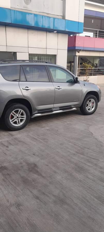 A picture of Neatly used 2007 Toyota RAV4 LIMITED in very perfect condition