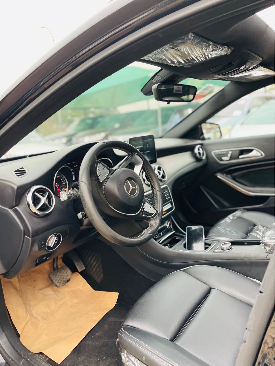 A picture of 2018 MERCEDES BENZ GLA250 DIRECT BELGIUM BLACK ON BLACK FULL