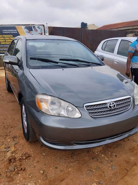 A picture of Toyota Corolla 04