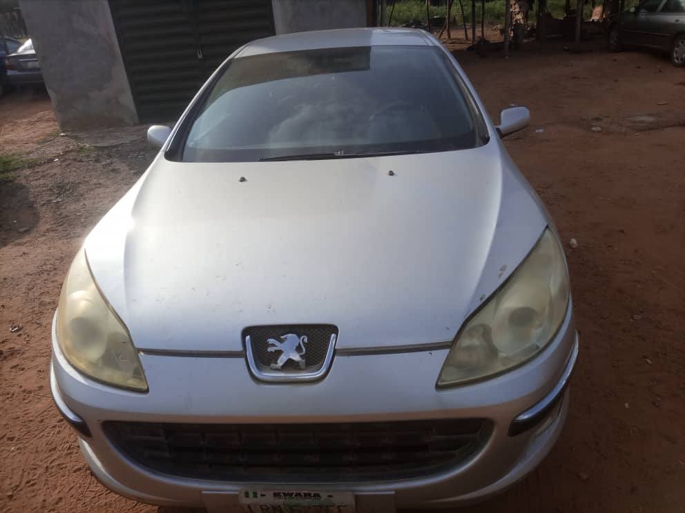 A picture of Peugeot 407