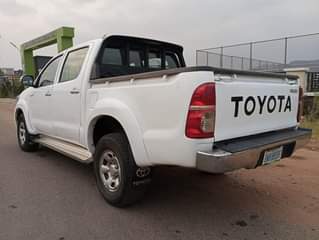 A picture of Clean 2012 manual Hilux 12 8m