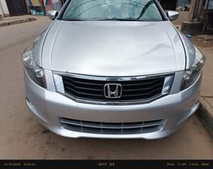 A picture of Honda Accord 2012