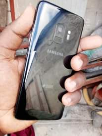 A picture of SAMSUNG S9