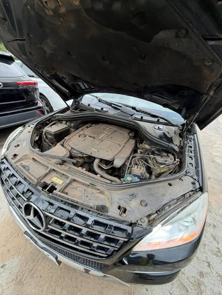 A picture of Mercedes benz ml350 2012