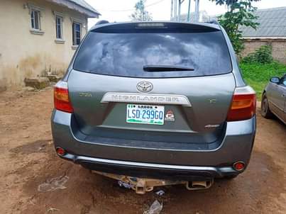 A picture of Very Clean Toyota Highlander 2008 Full option 2 yes used