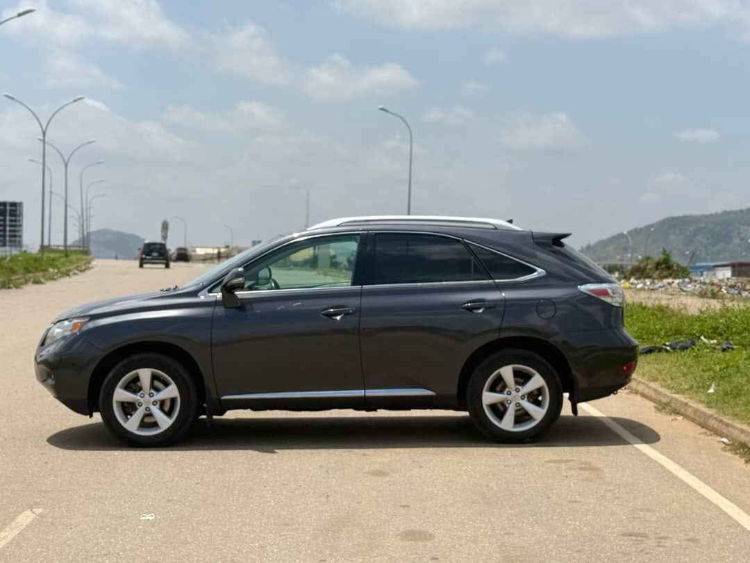 A picture of RX350 2010 MODEL