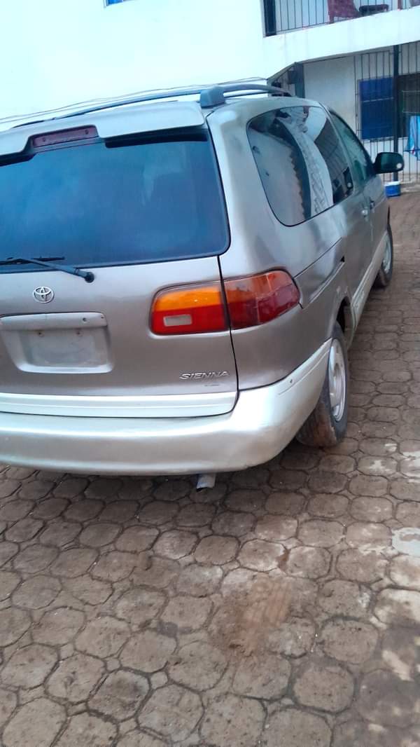 A picture of 1999 used partly first body Toyota Sienna for sale at