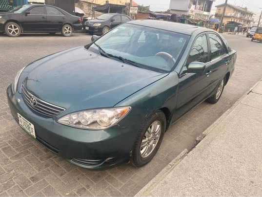 A picture of 2004 Toyota Camry