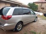 A picture of 2005 Toyota Sienna 05