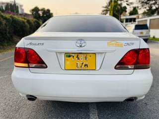 A picture of Toyota crown