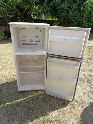 A picture of Samsung fridge double door bei 240000 top