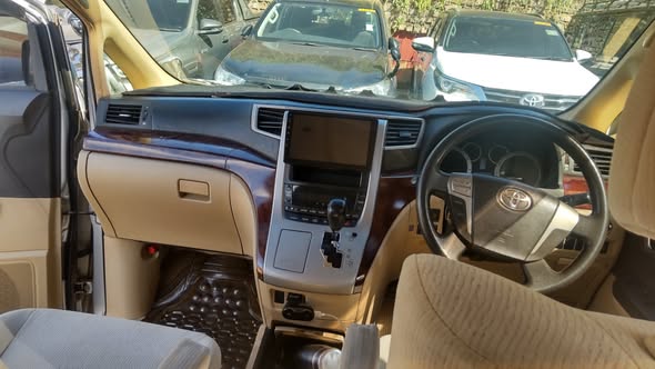 A picture of Toyota alphard