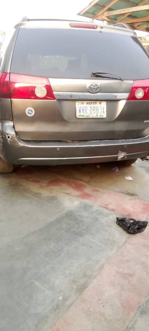 A picture of Dealers market Toyota sienna big Silent v6 engine Smooth gear