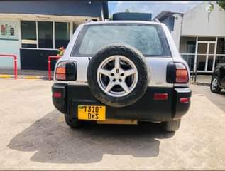 A picture of TOYOTA RAV4 OLD