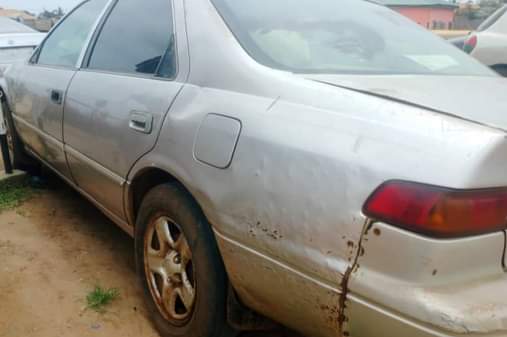 A picture of Toyota Camry 1999 100 first body no Nigeria paint Engine