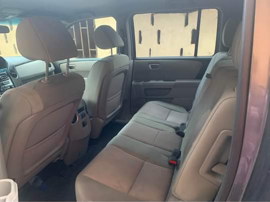 A picture of Honda pilot 2012