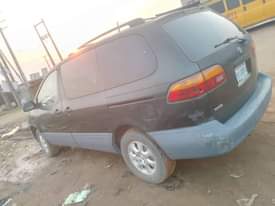 A picture of 2000 Toyota Sienna
