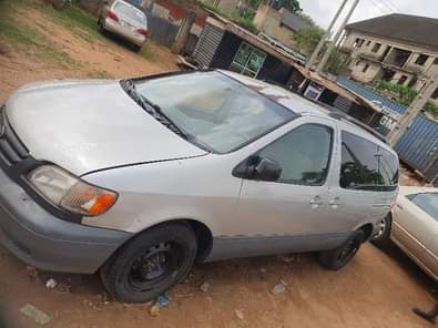 A picture of DIRECT TOKUNBO SILVER TOYOTA SIENNA 2002 First body Non accidental