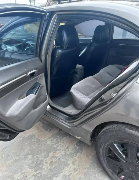 A picture of Neatly used Honda Civic 08