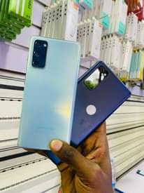 A picture of Samsung s and iPhone s