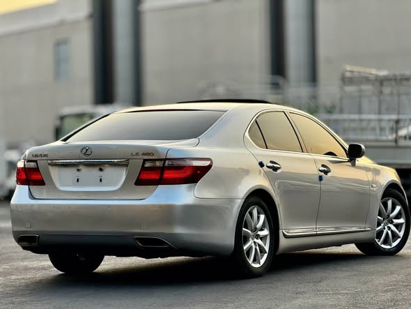 A picture of Lexus 460 long body full option