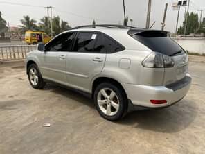 A picture of 2006 model Lexus RX330 Few months used Pure first body