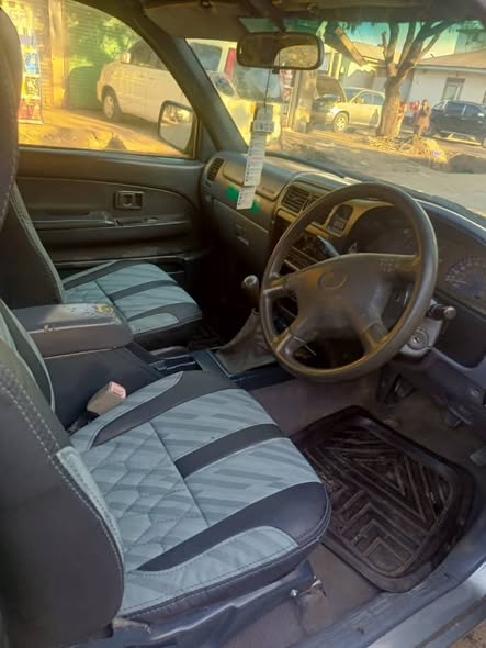 A picture of Hilux old Bei ni 19 5m 0653 323677