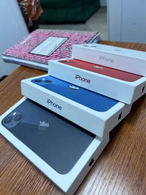 A picture of iPhone 13 128gb