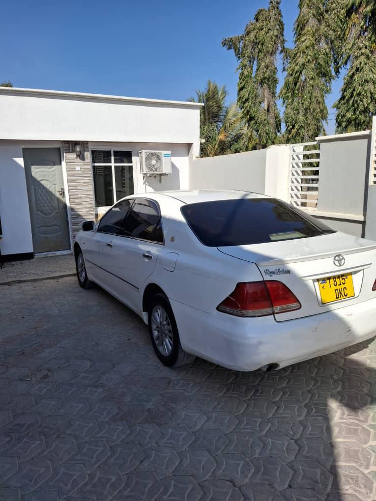 A picture of UZA IYO PRICE 8.7 Call O682392682 TOYOTA CROWN ATHELET Cc