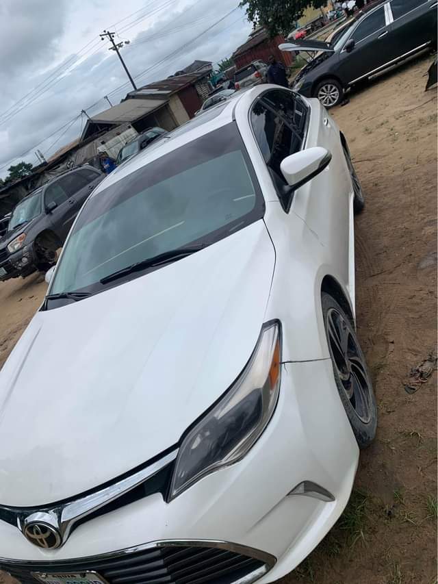 A picture of 2013 TOYOTA AVALON