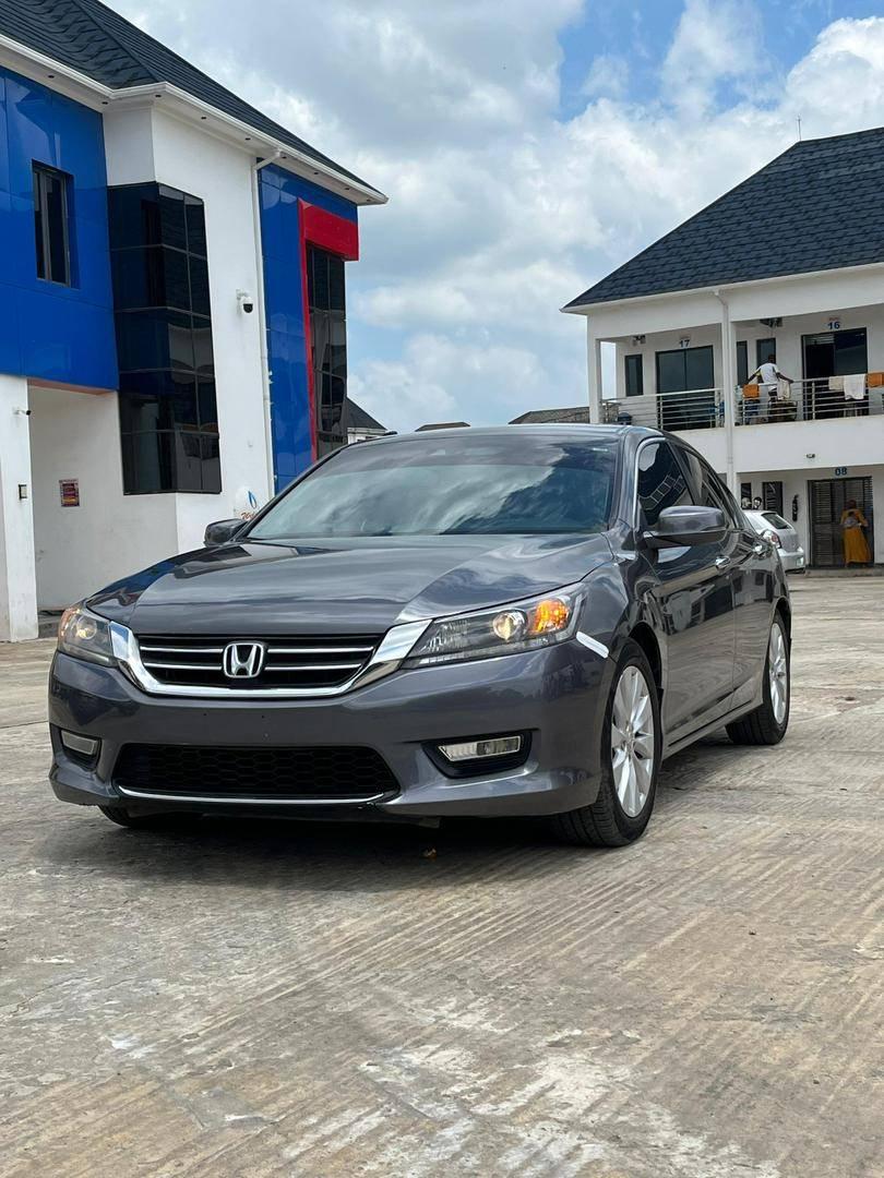 A picture of Tokunbo standard Honda accord . 2013 model with duty paid