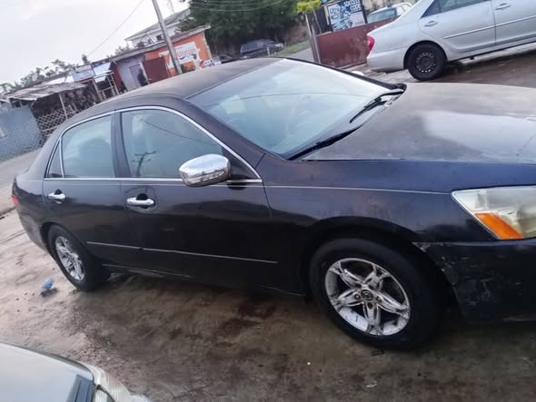 A picture of Honda Accord EOD 05 model