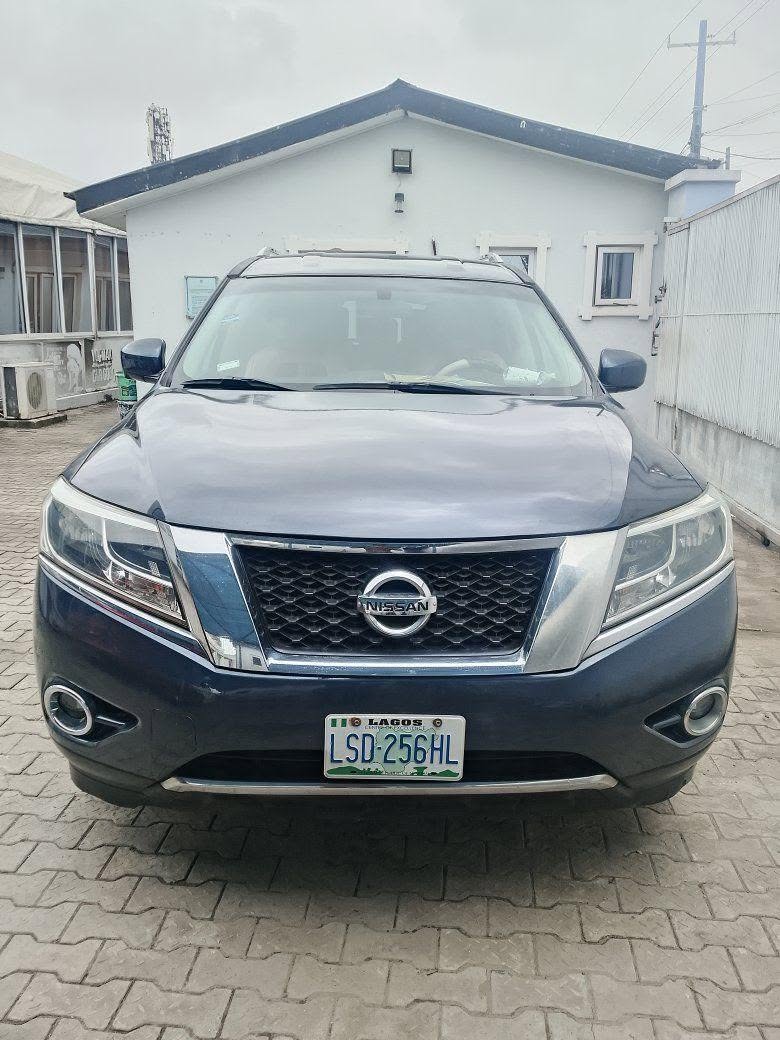 A picture of Nissan Pathfinder 2013