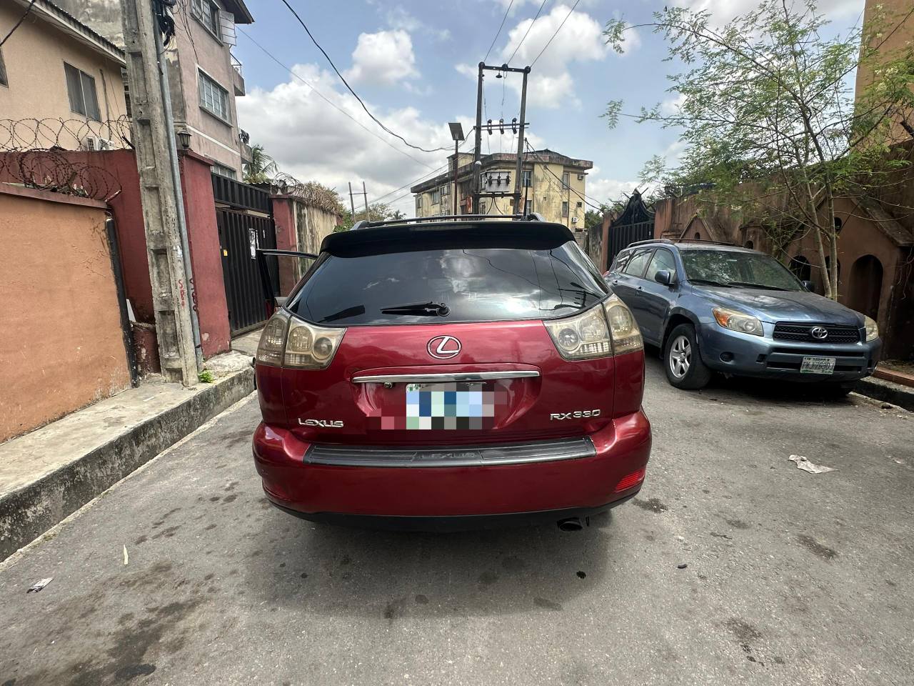 A picture of Lexus RX 330