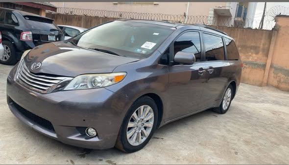 A picture of Foreign used 2011 Toyota sienna Accident free May 2026 entry