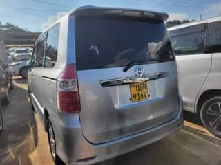 A picture of 2009 Toyota Noah 2 0cc