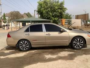 A picture of Distress sales Honda Accord Discussion continue 2007 model buy drive