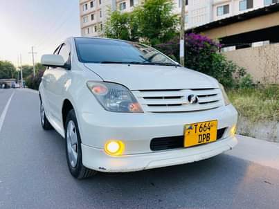 A picture of TOYOTA IST