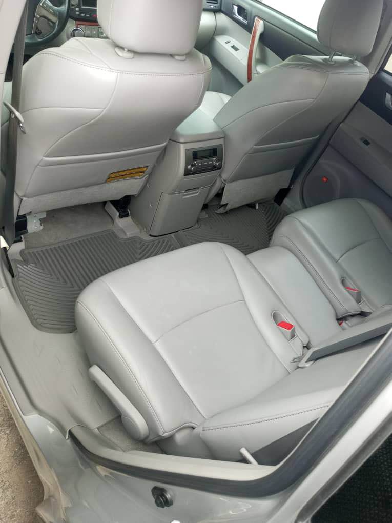 A picture of Foreign used Toyota Highlander Limited 2010 18m