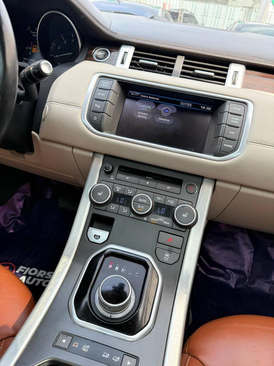 A picture of Rang Rover City 2012 White Foreign Used 100 Accident Dent
