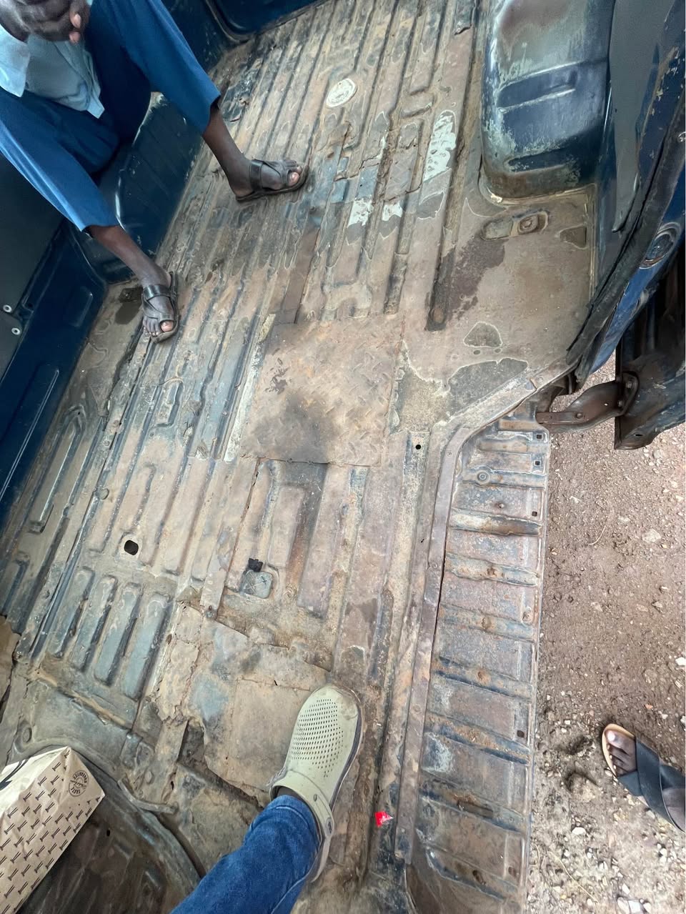 A picture of Kigege minivan cargo toyota hiace van