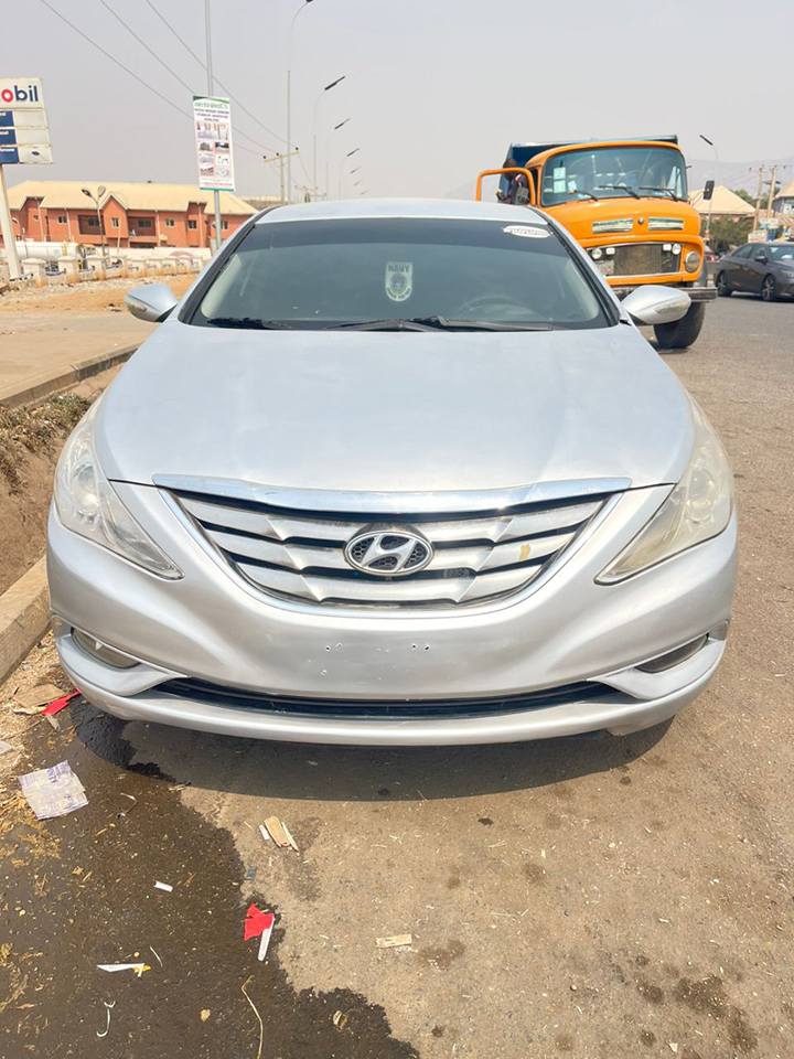 A picture of Hyundai sonata 2012